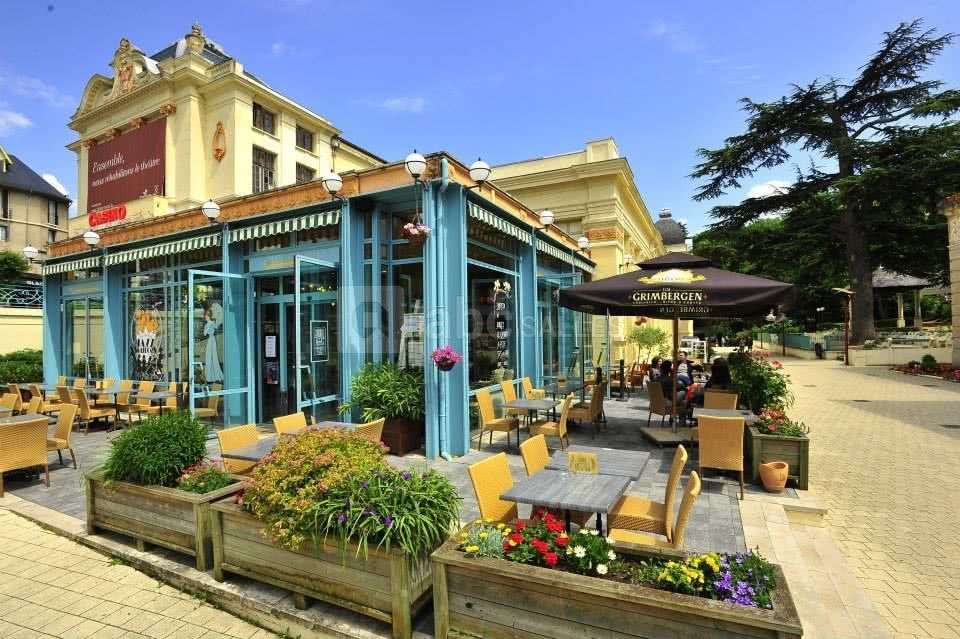 découvrez stelsia casino à châtel-guyon, une destination incontournable pour les joueurs en quête d'expérience ludique exceptionnelle et d'ambiance conviviale.