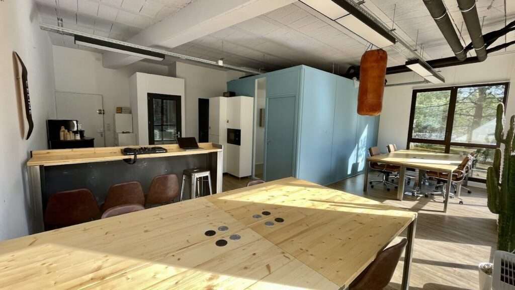 découvrez wipt coworking à aix-en-provence, un espace de travail flexible et convivial offrant bureaux, salles de réunion et services adaptés aux freelances et entreprises.