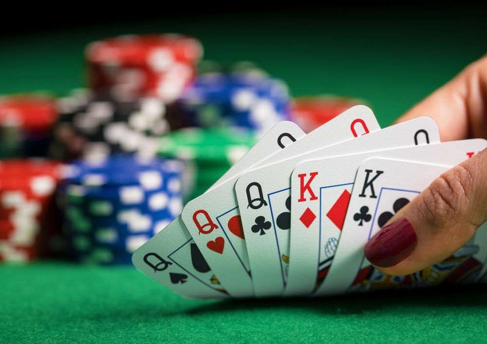 découvrez tout sur le poker : règles, stratégies, astuces et tournois pour améliorer votre jeu et vivre une expérience passionnante.