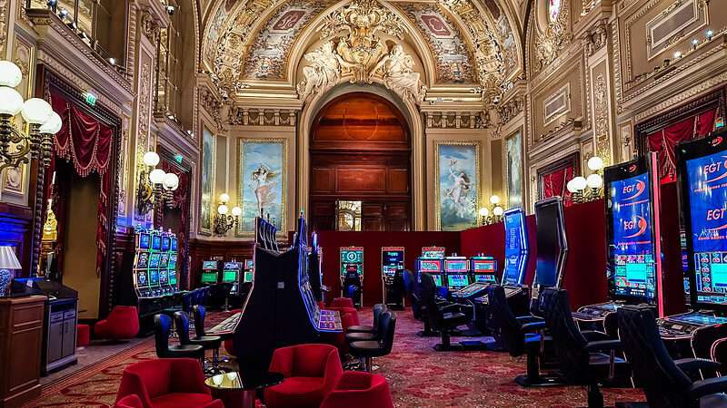 découvrez le casino de mâcon, un lieu de divertissement avec jeux de hasard, machines à sous, tables de poker et animations pour une expérience unique.